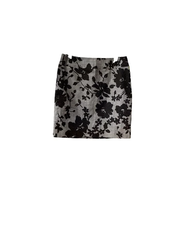 Stylish Comfortwear Skirt Mini & Short By Ann Taylor In Black, Size: 4