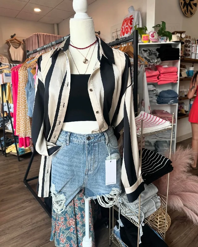 Everyday Style Black and White Striped Button Up
