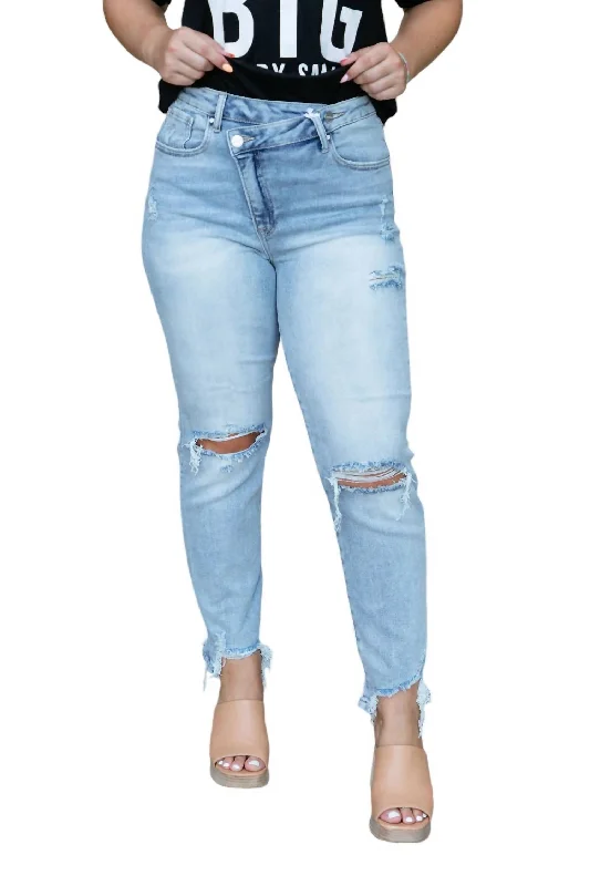 Trendy Vibes Crossover Girlfriend Jeans In Light Wash