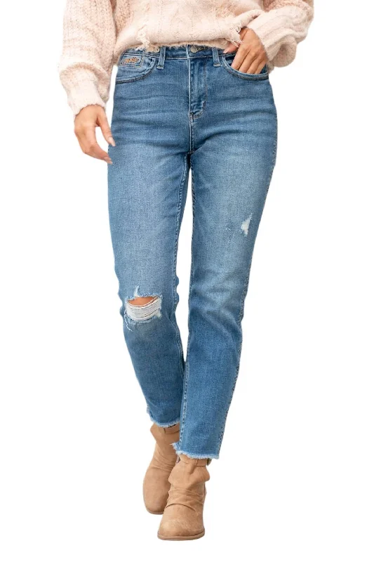 Fashionable Fit Howdy Jeans In Medium Blue Wash
